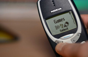 British college banned smartphones from students and handed out Nokia button phones