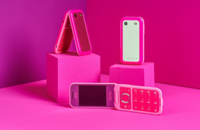 HMD announced the Barbie Phone - pink and with grooming tips