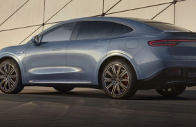 Luxeed R7 is a competitor to the Tesla Model Y from Huawei and Chery with a range of up to 800 km and a price from €33,3 thousand.