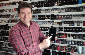 Nokia fan collected the world's largest collection of cell phones - 3615 unique models