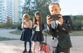 The iPhone can wait. British ministers propose to ban the sale of smartphones to children under 16 years old
