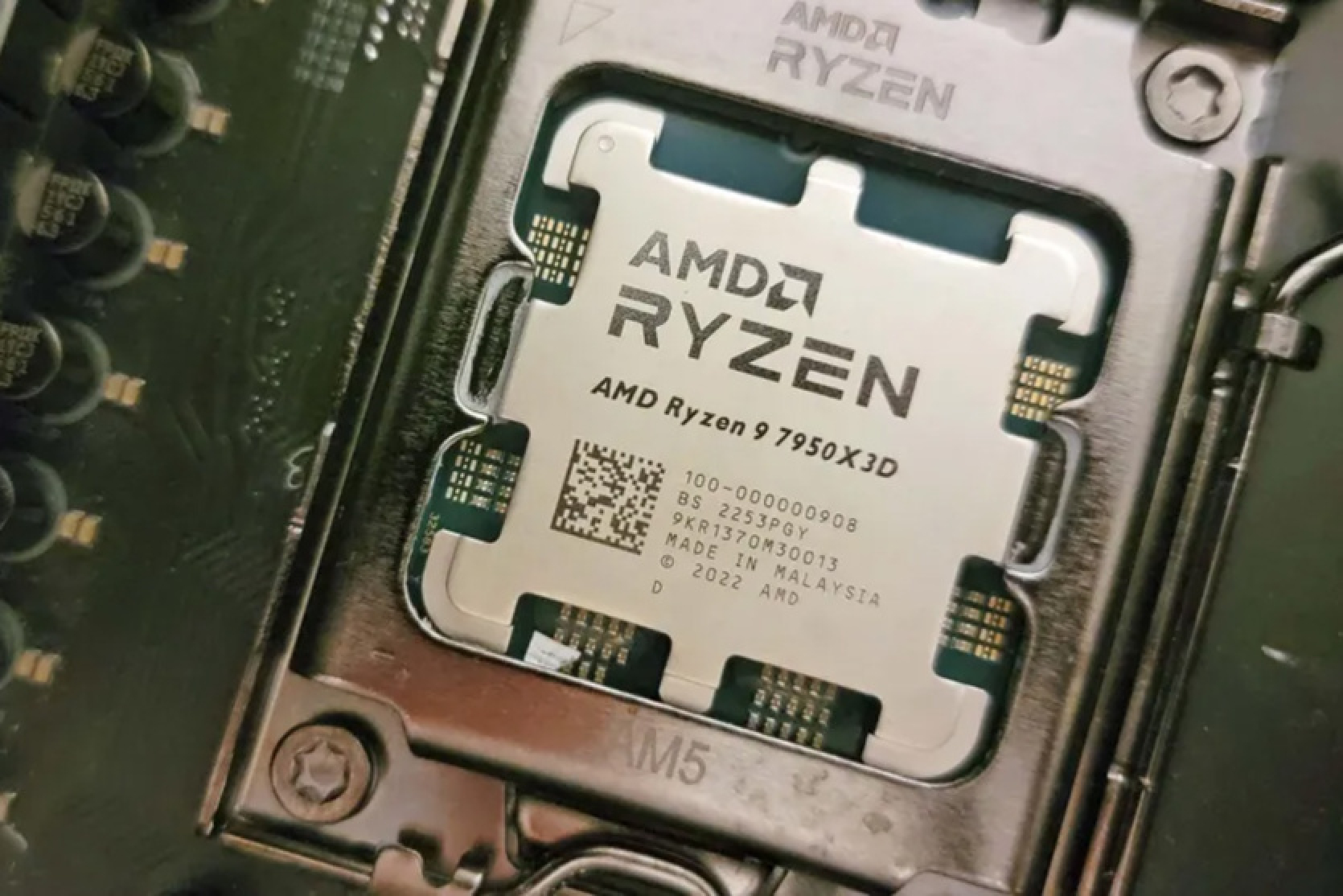 AMD Ryzen 9 7950X3D processor got 192 MB of L3 cache - engineering sample or software bug