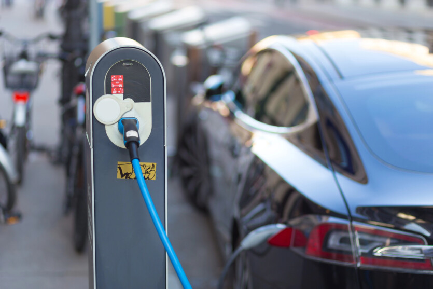 Boom of electric cars in Ukraine: 120 thousand cars served by 17 thousand charging stations