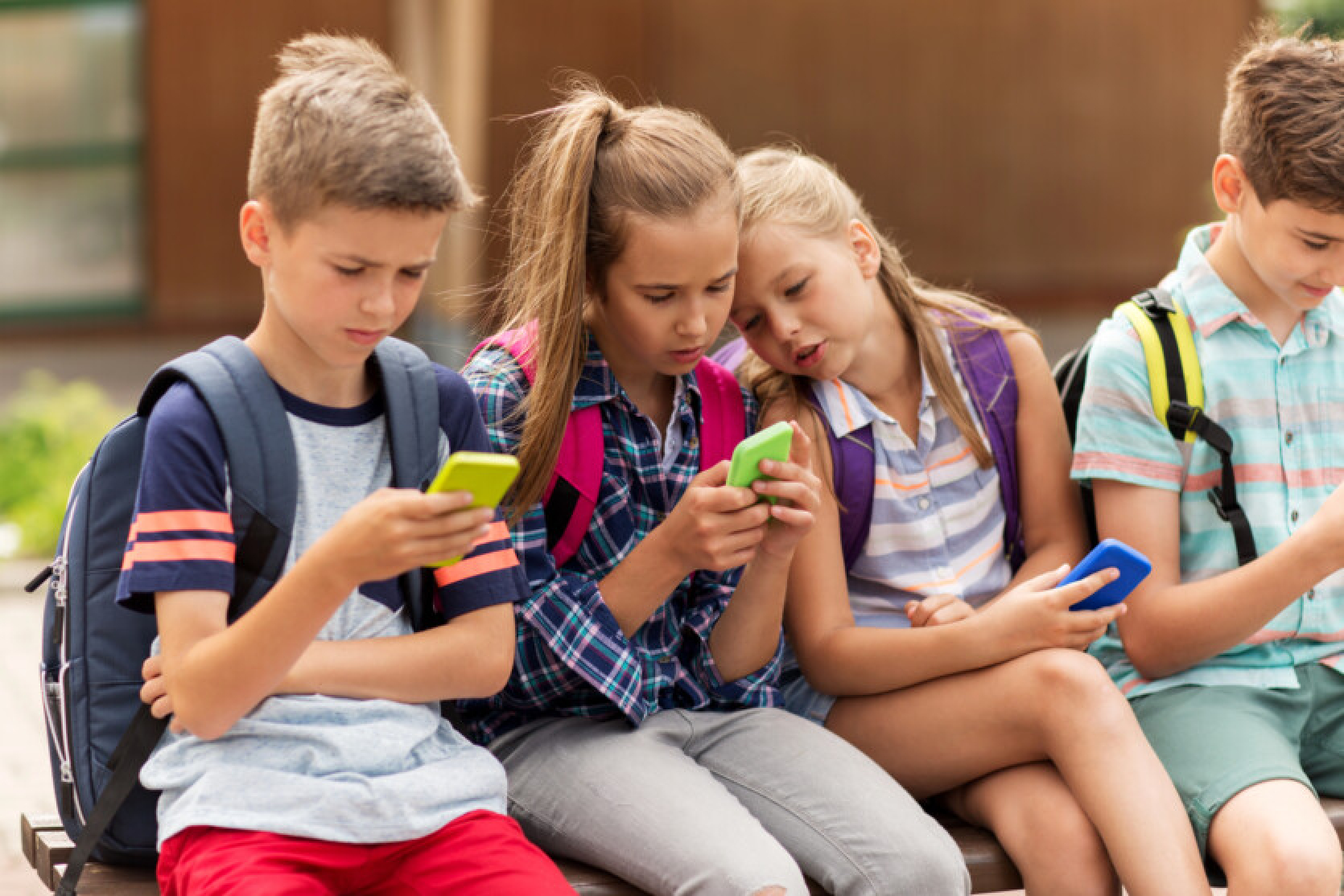 California restricts smartphone use in schools: new law to improve student mental health