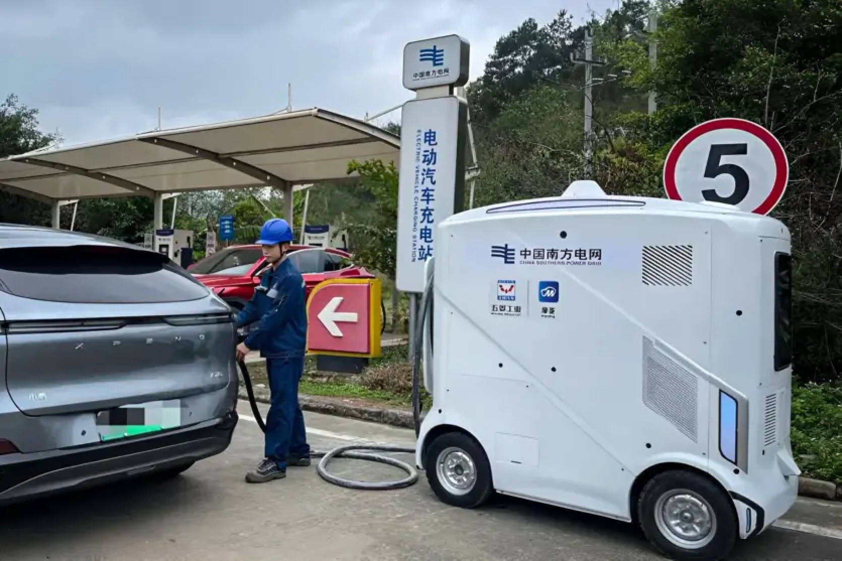 "Canister" for electric car: Wuling has created a 141 kWh mobile charging station