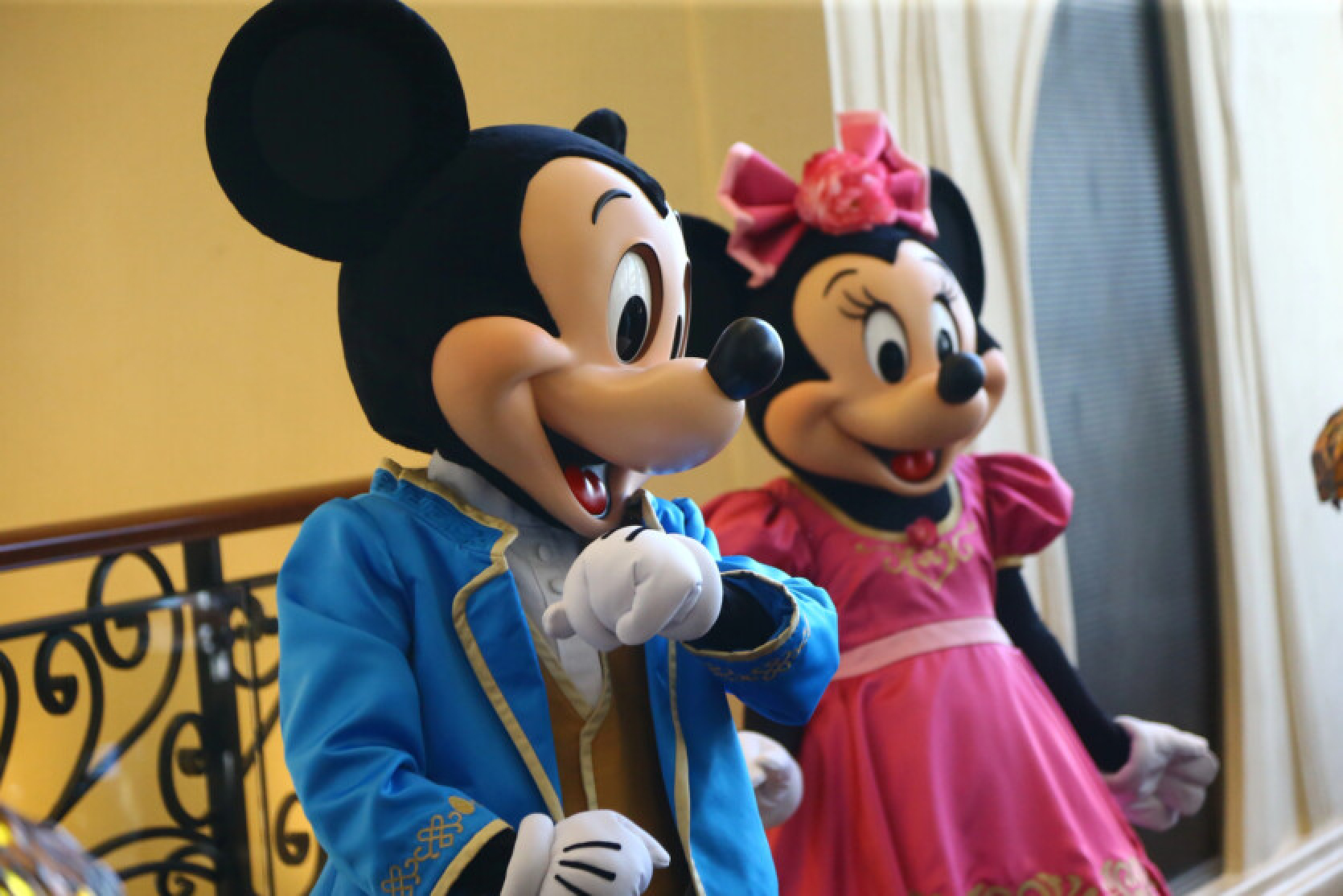 Disney obsessed: couple spend $400,000 and offer kidney for return to elite club