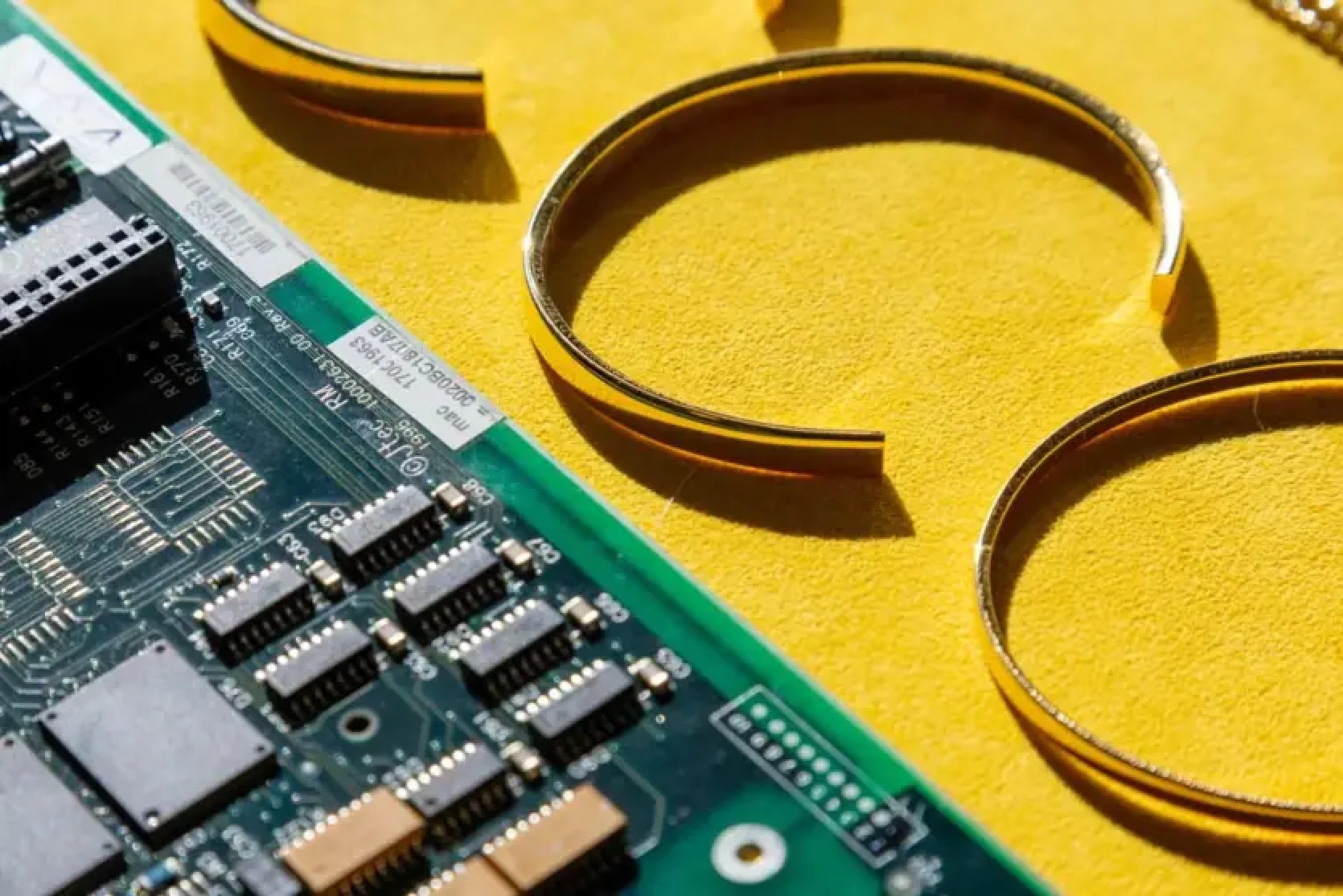 Gold from trash: Britain's Royal Mint turns e-waste into jewelry