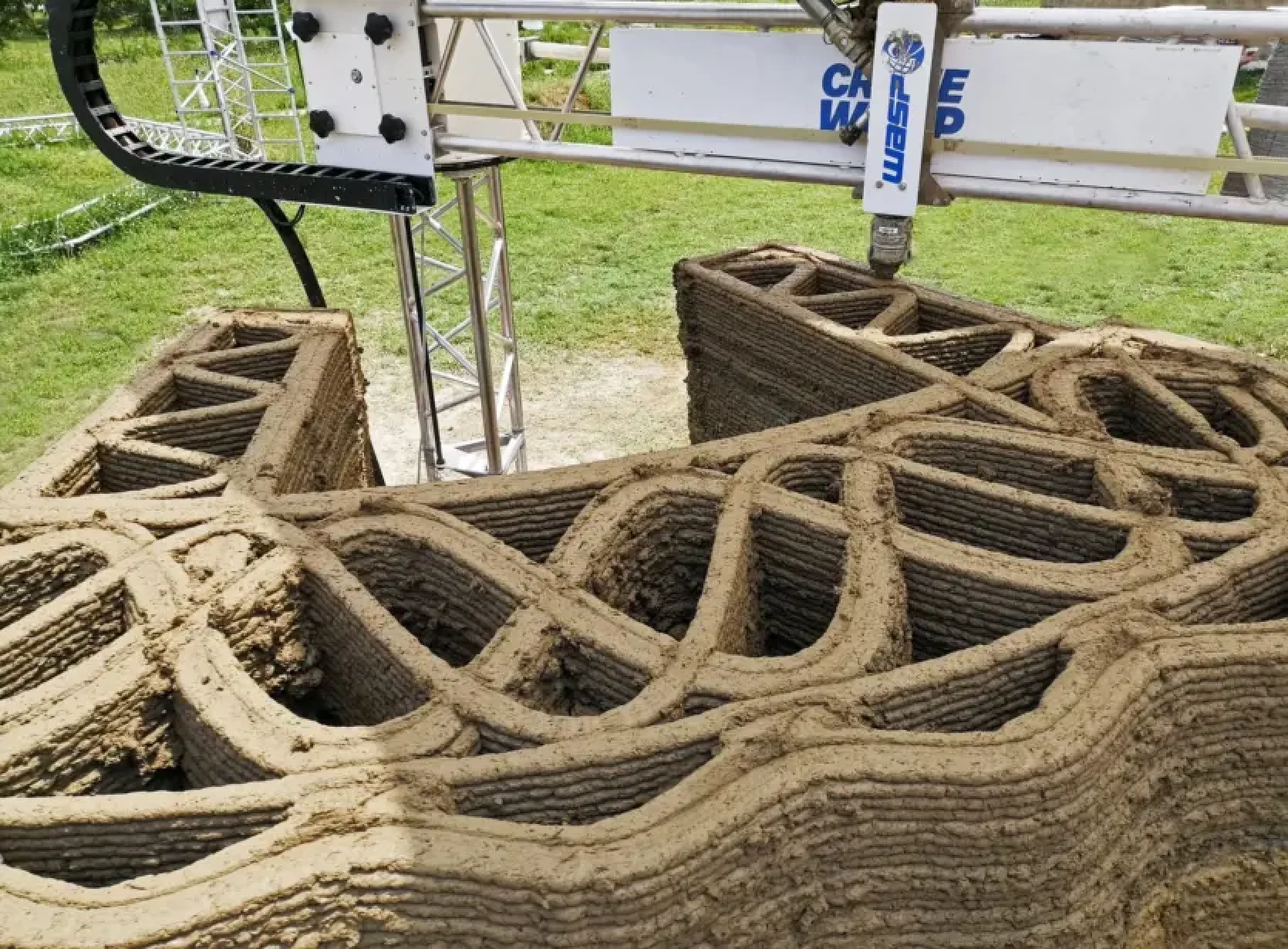 Home for the price of a smartphone: UN introduces 3D-printed clay housing in Colombia