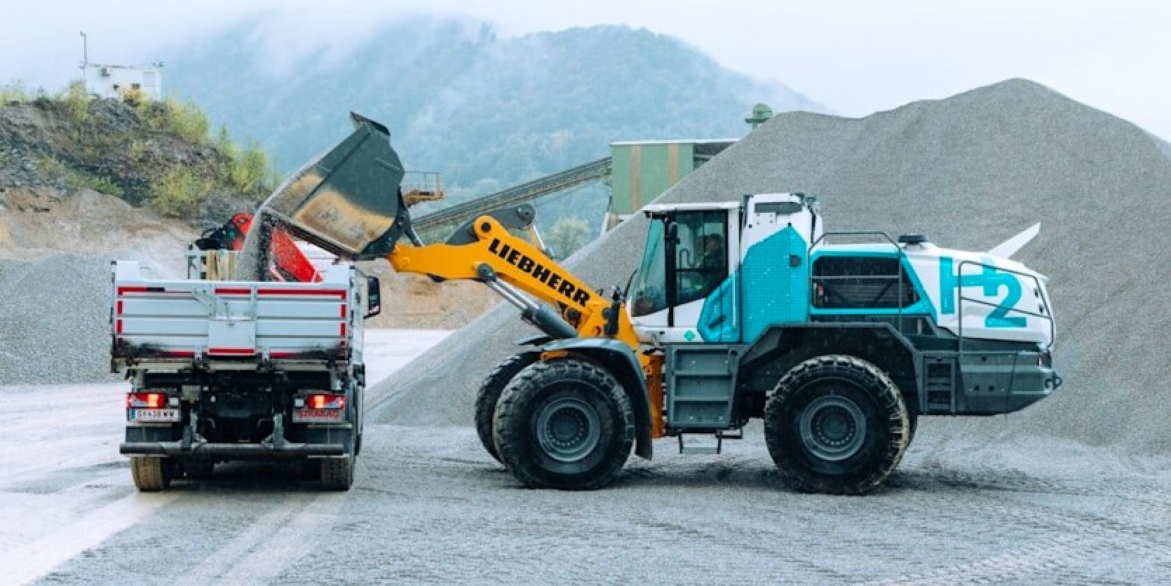 Hydrogen instead of diesel: Liebherr launches project for the world's first large wheel loader with an alternative engine