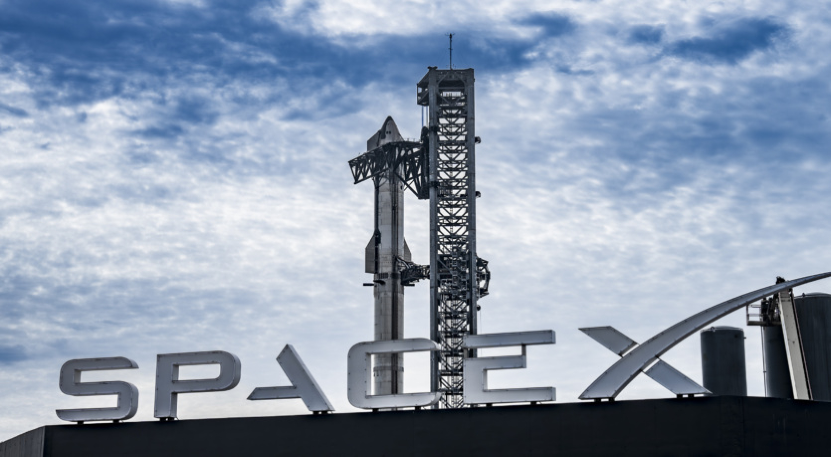 Ilon Musk's SpaceX has ordered pipes for the rocket from Ukrainian manufacturer Centravis from Nikopol