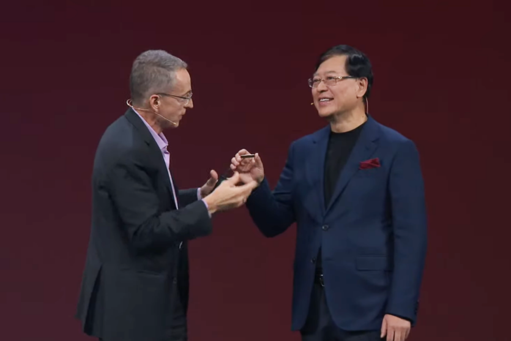 Intel CEO unexpectedly showed the head of Lenovo... Panther Lake processor