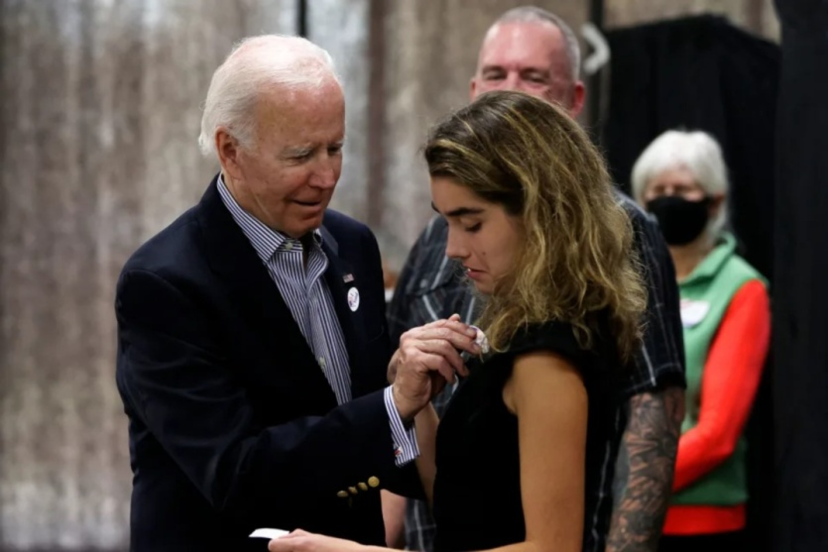 Joe Biden's dipfake showing him "touching" his granddaughter's breasts will be left on Facebook