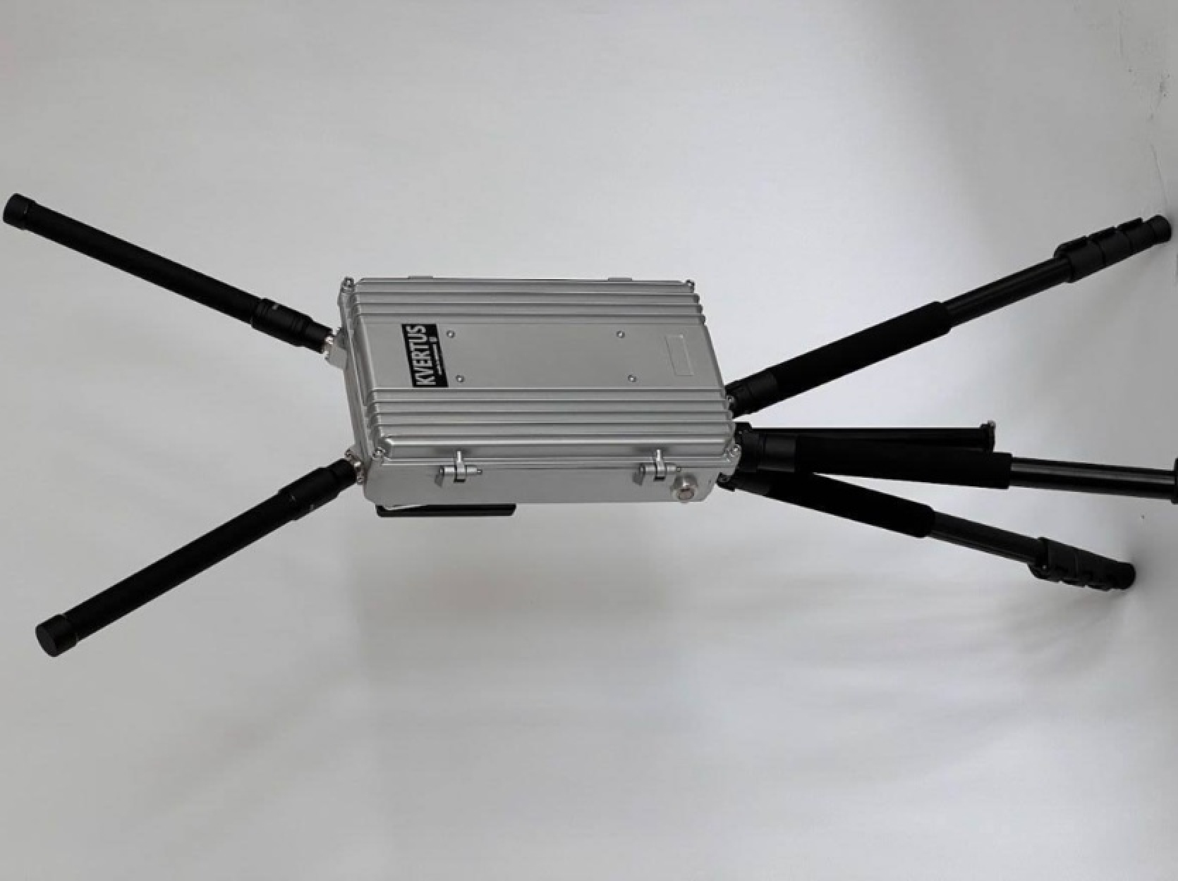 KVERTUS AD Counter FPV - "trench REB" blocking radio frequencies of Russian drones