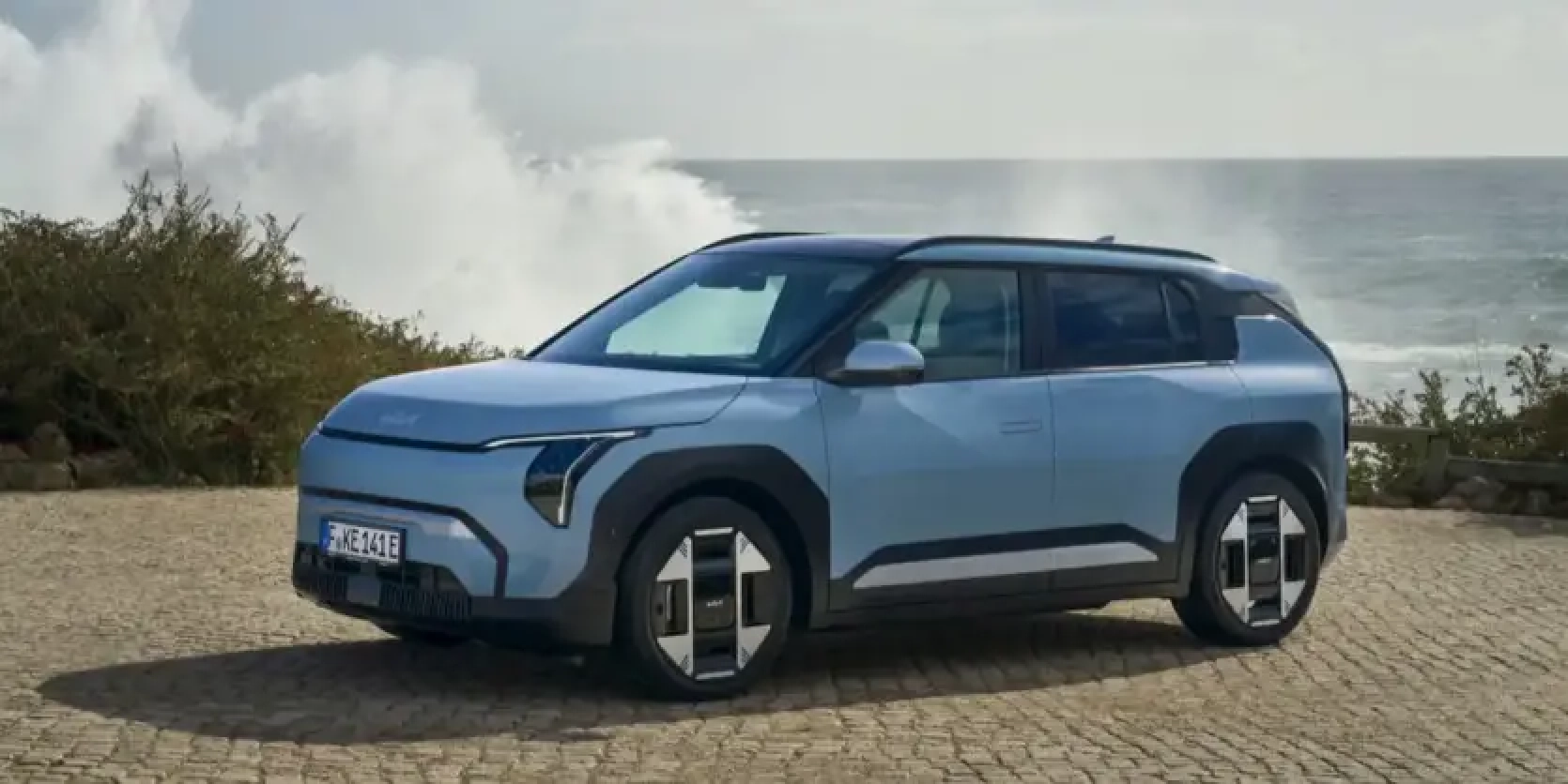 Kia EV3 electric crossover with a range of more than 600 km goes on sale in Europe at a price starting from 36 thousand.