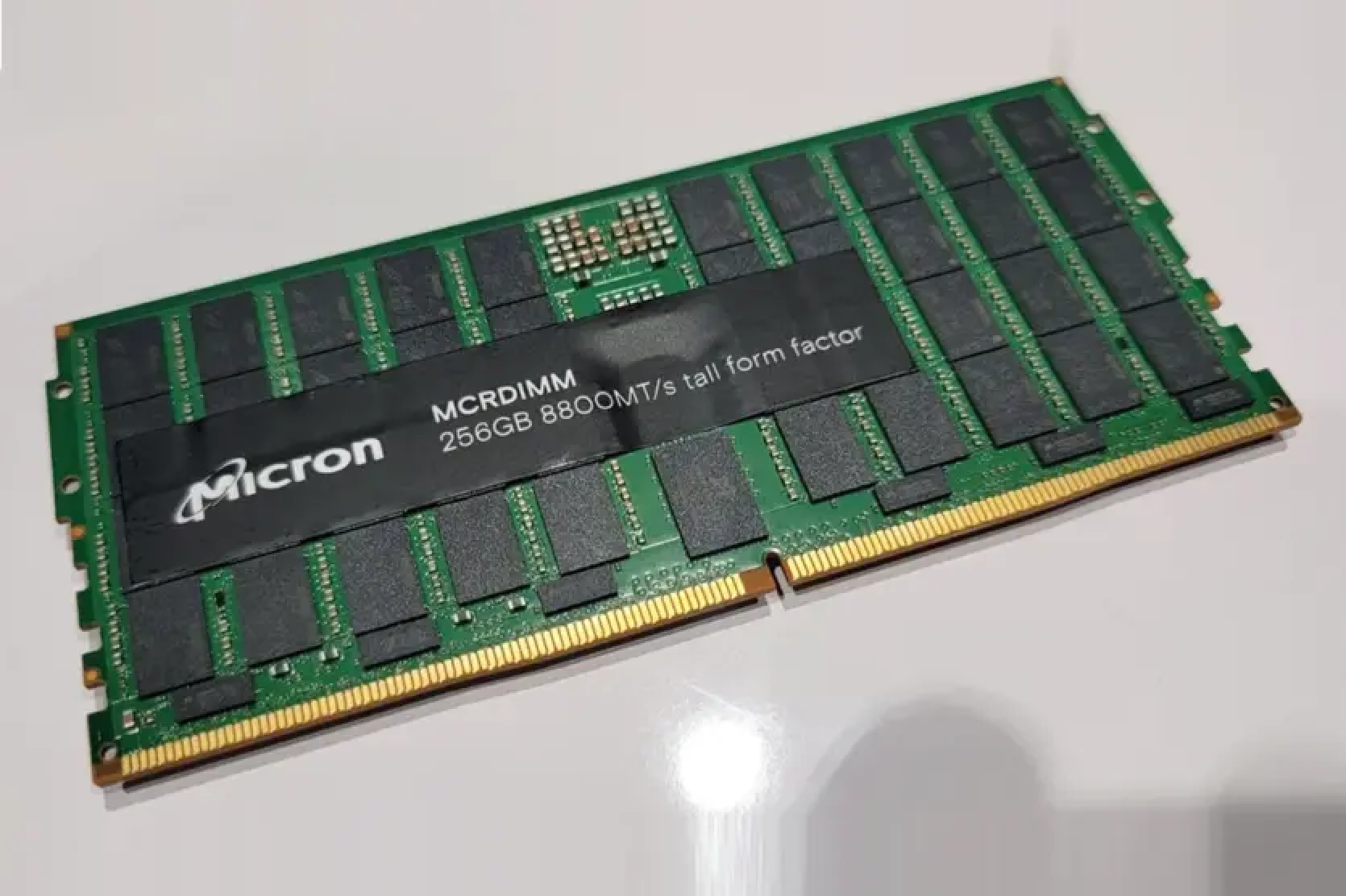 Micron introduced 256GB DDR5-8800 RAM modules