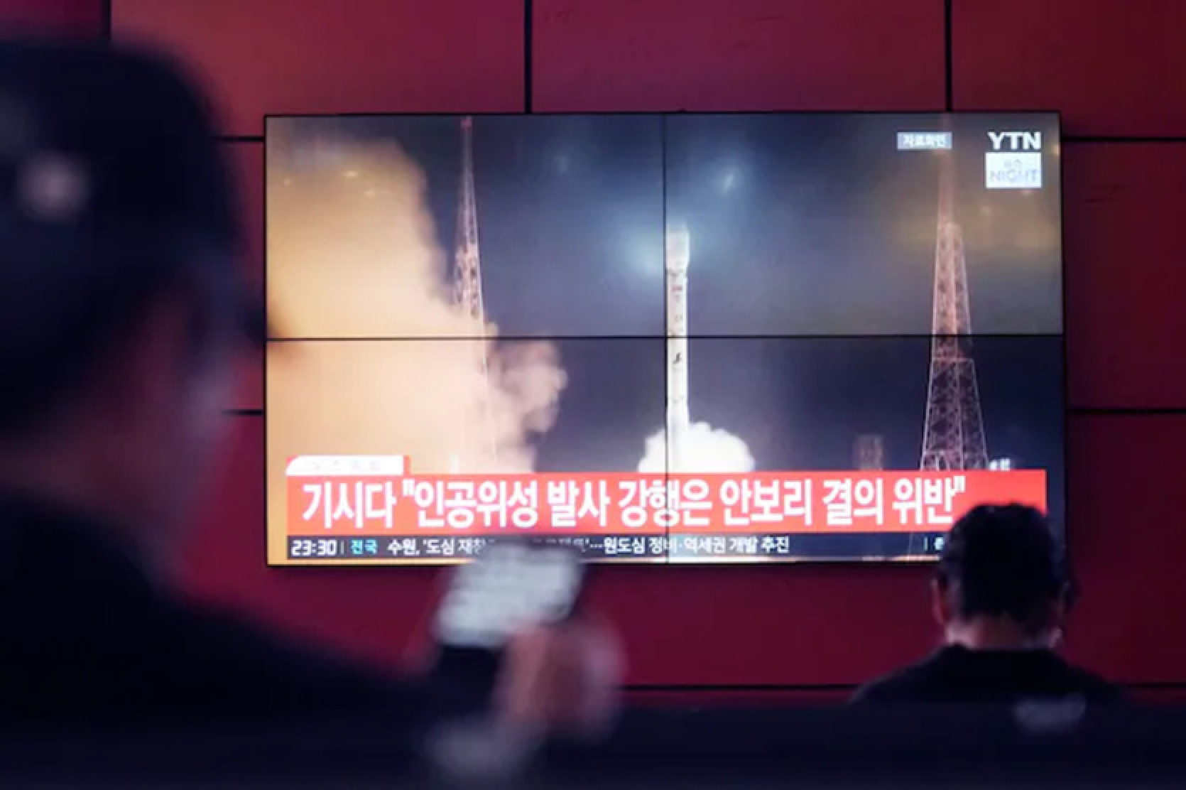 North Korea's missile carrying a spy satellite exploded - for the third time