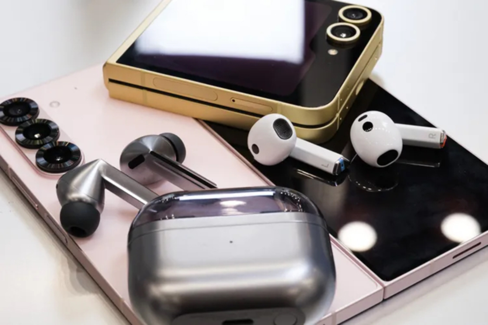 Samsung unveils Galaxy Buds 3 and 3 Pro headphones, similar to AirPods and Cybertruck, priced from $180