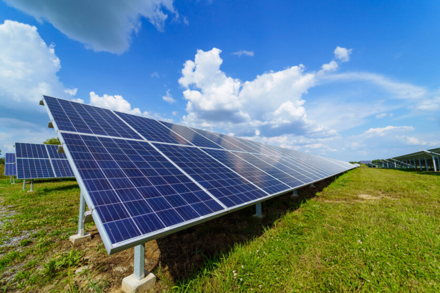 Solar power breaks records: 593 GW of new generating capacity will be created this year