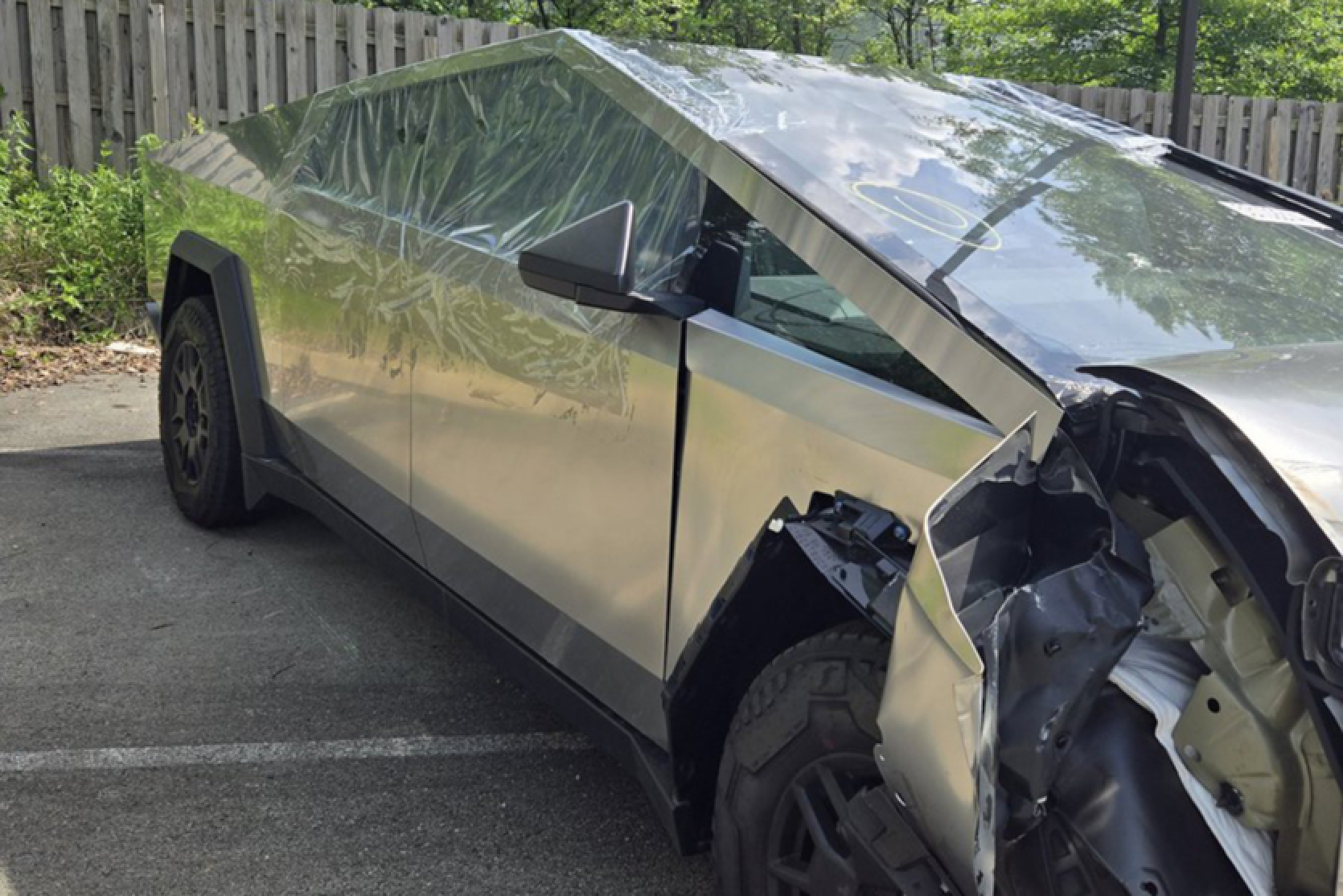 Tesla Cybertruck with 4 hours of driving "kissed" the wall of a neighbor's house - owner says gas pedal and steering failed