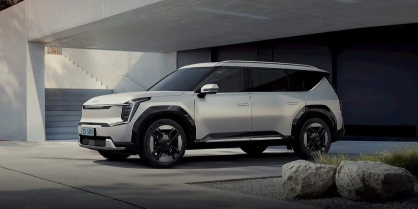 The 2025 Kia EV9 electric SUV gets new options in the base at the same price