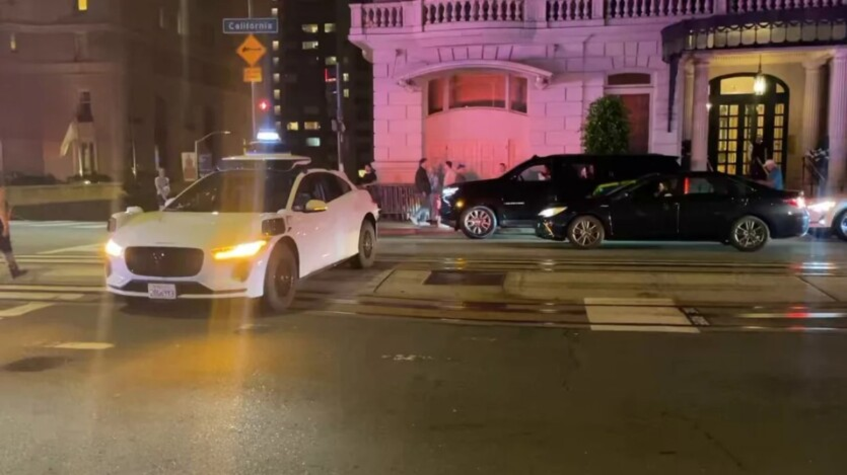 Waymo's robotaxi blocked Kamala Harris' motorcade - cop had to tow the car manually